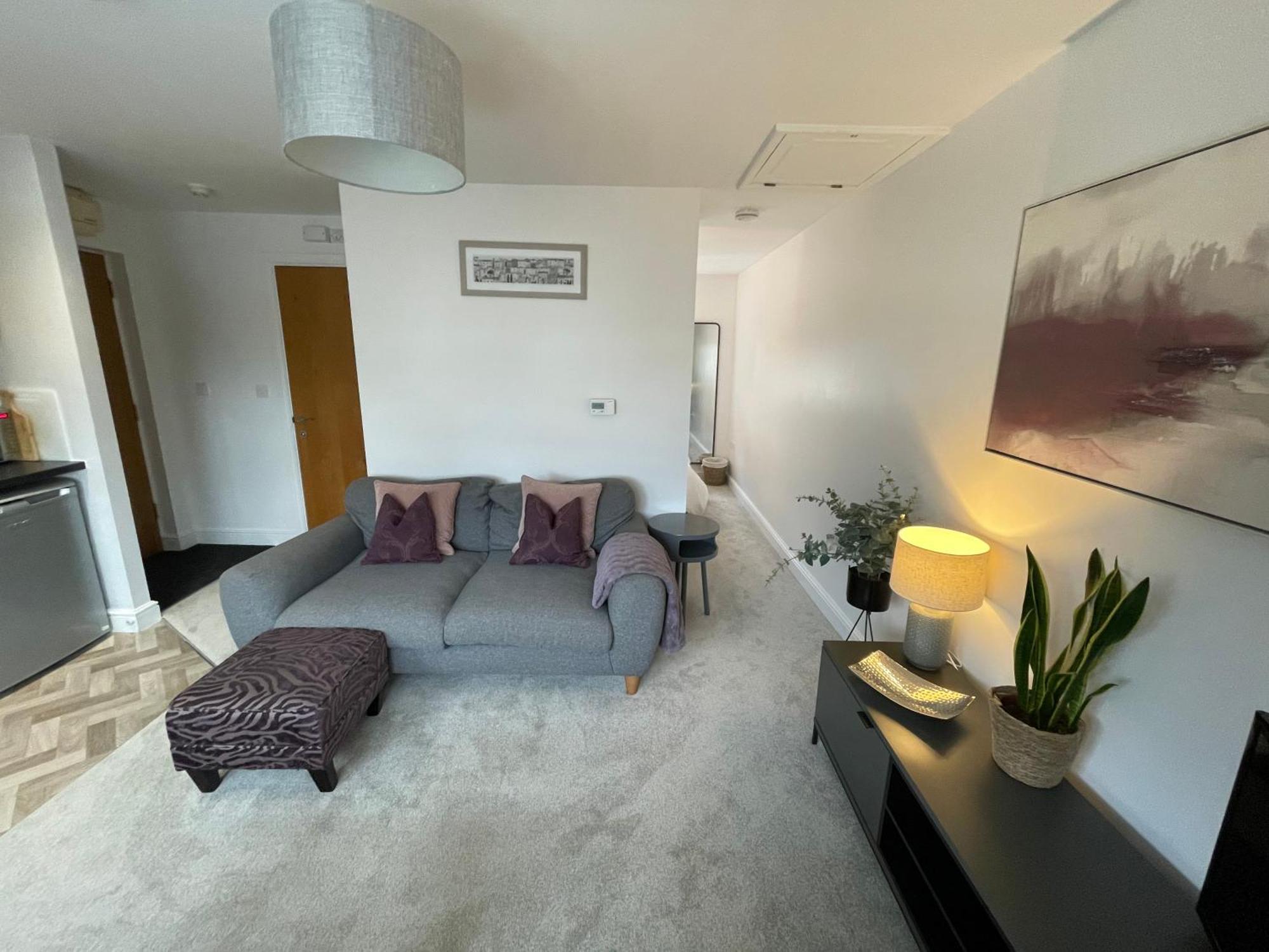 Compact Modern Apartment Single Person Or Couple Only Бангор Екстериор снимка
